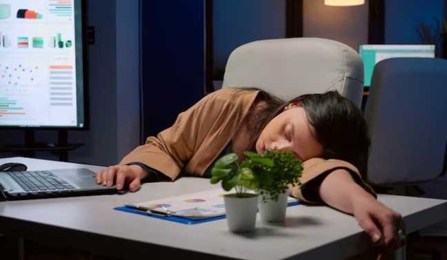 Di Balik Label "Tukang Tidur": Fakta Kurang Tidur Kronis di Balik Budaya Kerja